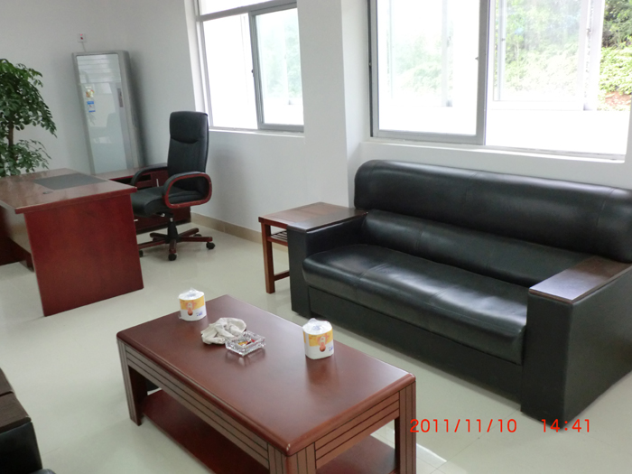 ���ڽֵ���ְԱ�칫��-��ͳ��Ƥɳ����ʵľ�輸